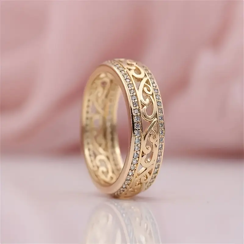 Eleganter Ring mit ausgehöhltem Designband