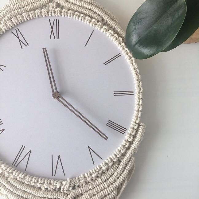 Wanduhr im Boho-Stil