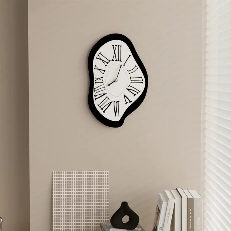 Abstrakte Schmelzende Design-Wanduhr